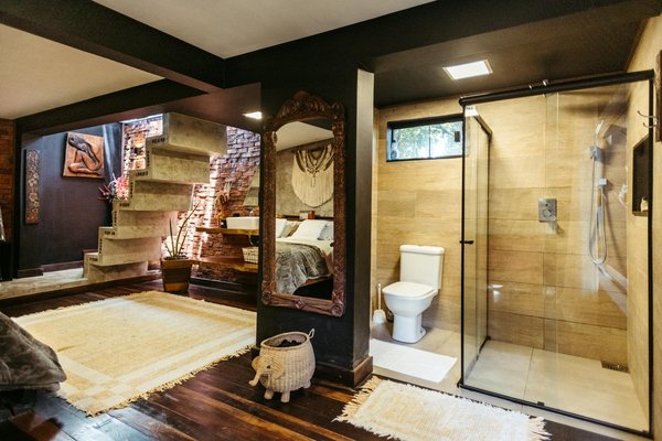 Où découvrir les traditions de la broderie en Ukraine : ateliers et artisans recommandés ?